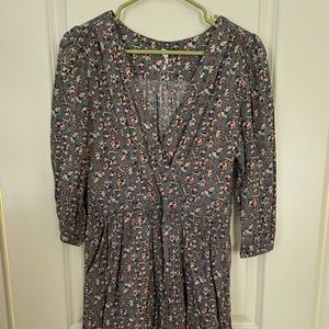 Cute fitted dress w multicolor flowers & pockets M